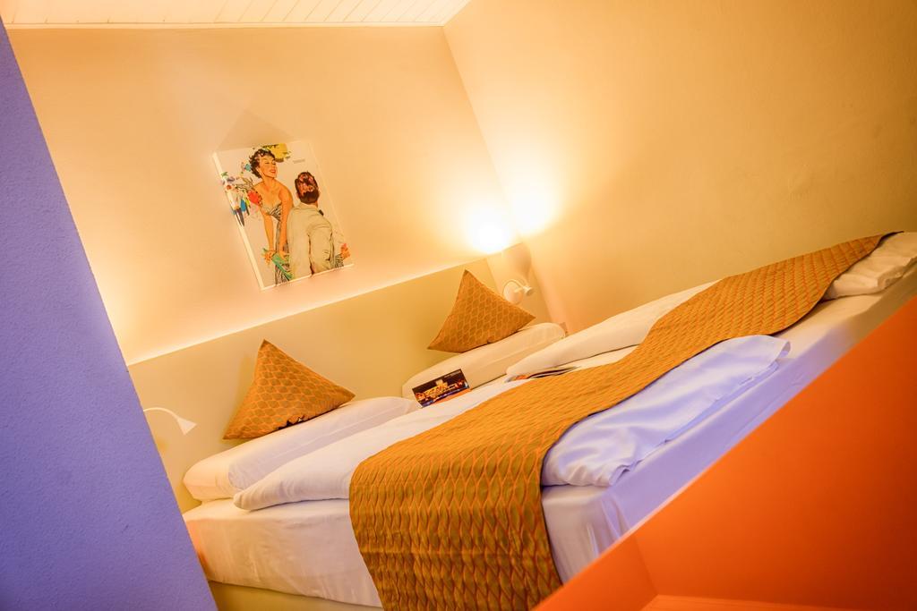 Schlosshof Charme Resort - Hotel & Camping Lana Exteriér fotografie